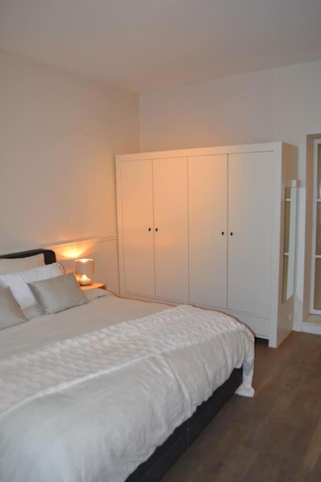 Exclusive Ground Floor Place Near Market Square *